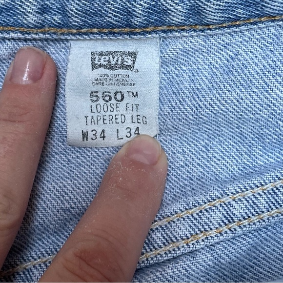 Vintage Levi’s 560 light wash loose fit tapered leg high waist size 34x34 - Picture 8 of 9